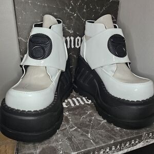 Demonia Stomp-15 7US Women's - Brand New In Box